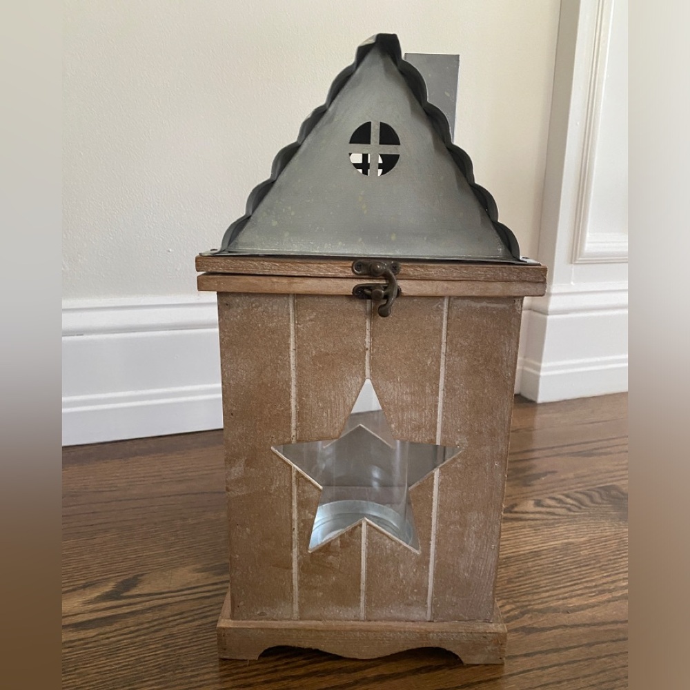 House shaped lantern with star detail